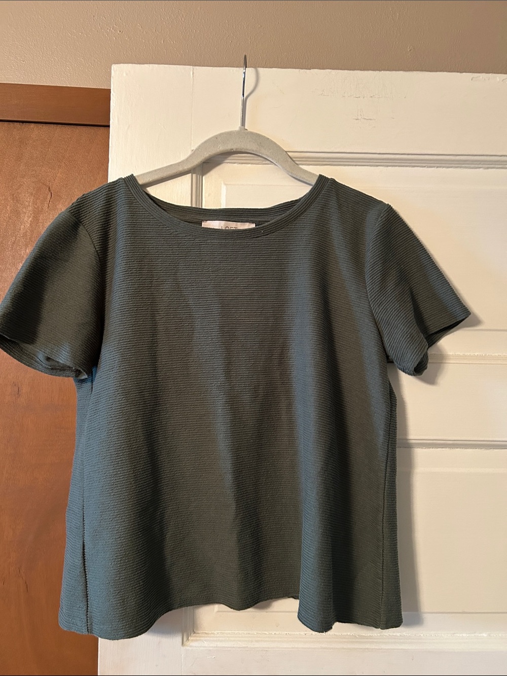 LOFT Short Sleeve Textured Tee in Olive Green
